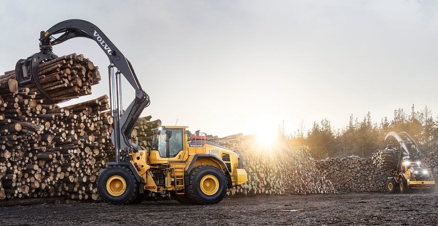 L200H HIGH LIFT EXTENDS LOG HANDLING ABILITIES